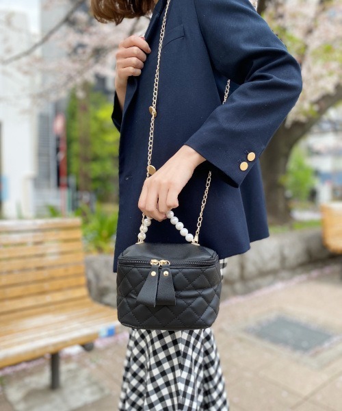 NiiNa(ニーナ)の「【NiiNa】パールハンドルバニティーバッグ(ハンドバッグ・レディース・ブラック/グレー/ブルー/ピンク/ホワイト・FREE)」の12枚目の写真
