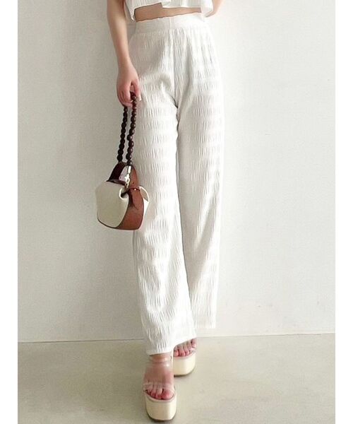 RESEXXY（リゼクシー）の「シャーリングパンツ【セットアップ着用可能】（その他パンツ・レディース・ホワイト/ブラック/ベージュ・FREE）」の2枚目の写真