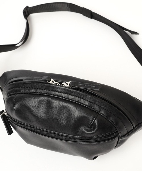 LAKOLE（ラコレ）の「フェイクレザーボディバッグ / 969626（ボディバッグ/ウエストポーチ・メンズ・ホワイト/ブラック・FREE）」の8枚目の写真