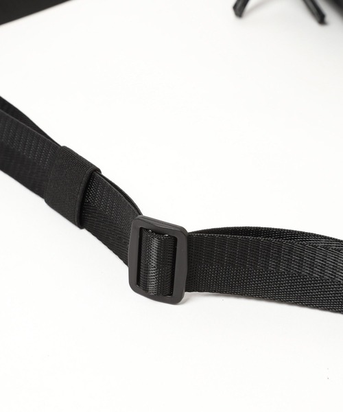 LAKOLE（ラコレ）の「フェイクレザーボディバッグ / 969626（ボディバッグ/ウエストポーチ・メンズ・ホワイト/ブラック・FREE）」の6枚目の写真