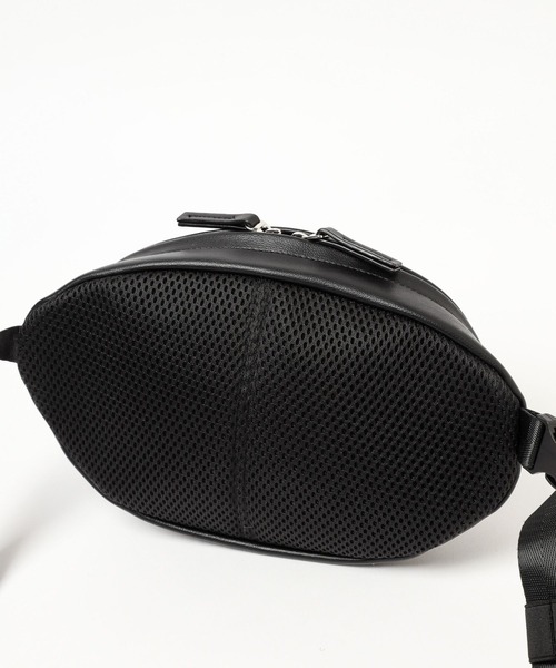 LAKOLE（ラコレ）の「フェイクレザーボディバッグ / 969626（ボディバッグ/ウエストポーチ・メンズ・ホワイト/ブラック・FREE）」の13枚目の写真