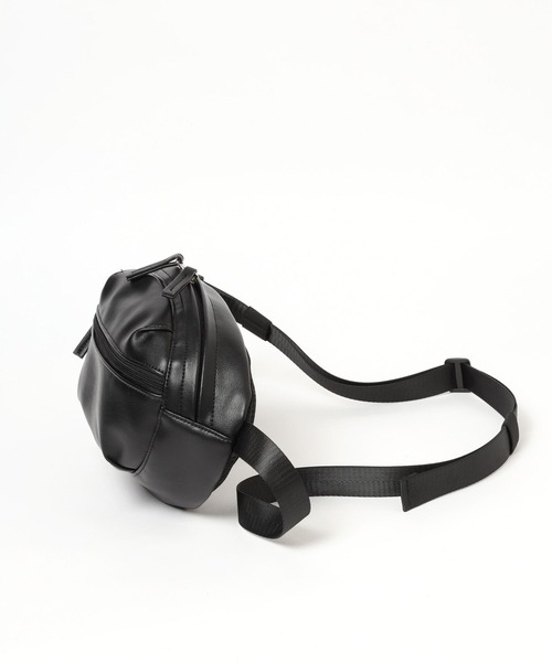 LAKOLE（ラコレ）の「フェイクレザーボディバッグ / 969626（ボディバッグ/ウエストポーチ・メンズ・ホワイト/ブラック・FREE）」の5枚目の写真