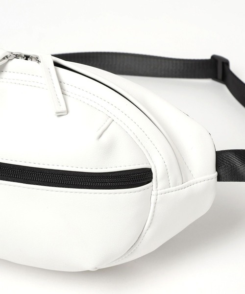 LAKOLE（ラコレ）の「フェイクレザーボディバッグ / 969626（ボディバッグ/ウエストポーチ・メンズ・ホワイト/ブラック・FREE）」の3枚目の写真