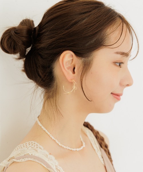 flower（フラワー）の「リボンフープピアス（ピアス（片耳用）・レディース・ゴールド・FREE）」の3枚目の写真