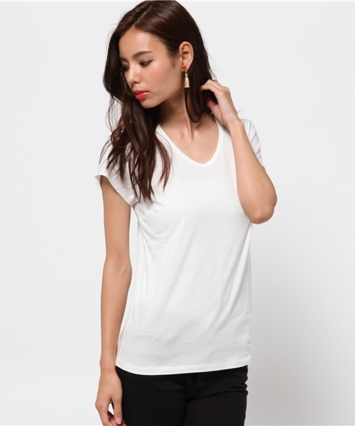 MOUSSY（マウジー）の「V/N BASIC TEE J（Tシャツ/カットソー・レディース・オフホワイト/ブラック系その他/ブラック・1/2）」の2枚目の写真