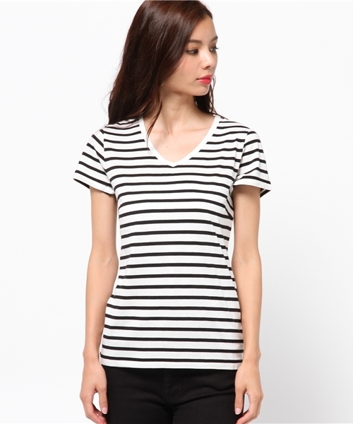 MOUSSY（マウジー）の「V/N BASIC TEE J（Tシャツ/カットソー・レディース・オフホワイト/ブラック系その他/ブラック・1/2）」の4枚目の写真