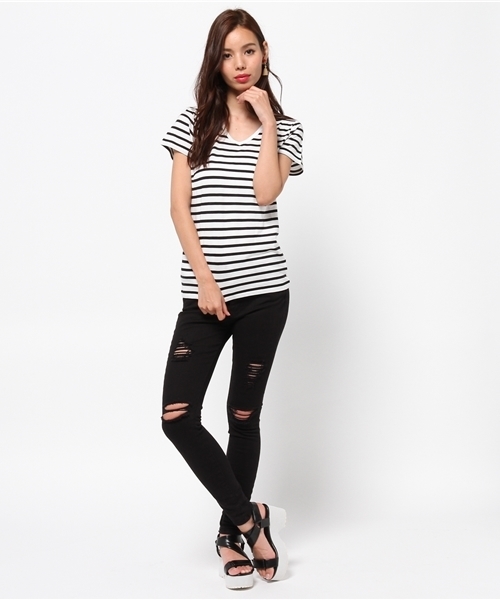 MOUSSY（マウジー）の「V/N BASIC TEE J（Tシャツ/カットソー・レディース・オフホワイト/ブラック系その他/ブラック・1/2）」の7枚目の写真