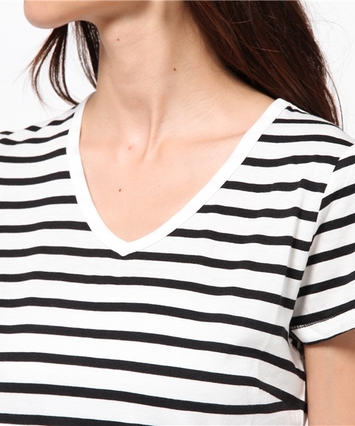 MOUSSY（マウジー）の「V/N BASIC TEE J（Tシャツ/カットソー・レディース・オフホワイト/ブラック系その他/ブラック・1/2）」の8枚目の写真