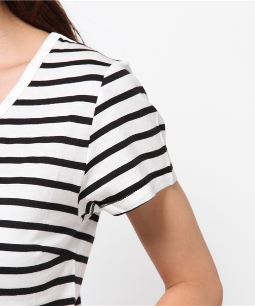 MOUSSY（マウジー）の「V/N BASIC TEE J（Tシャツ/カットソー・レディース・オフホワイト/ブラック系その他/ブラック・1/2）」の9枚目の写真