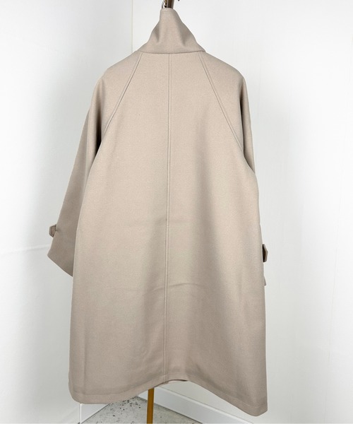 Meli rich（メリーリッチ）の「アレンジカラーフレアコート（ステンカラーコート・レディース・グレイッシュベージュ/ブラック/チャコールグレー/アイボリー/チャコール・MEDIUM）」の20枚目の写真
