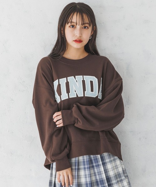 repipi armario(レピピ アルマリオ)の「カレッジワッペンスウェット(スウェット・キッズ・ネイビー/アイボリー系2/グレー/パープル/ブラウン/アイボリー系1/グリーン/ホワイト系その他3/スミクロ・LARGE/SMALL/MEDIUM)」の1枚目の写真