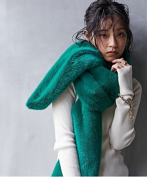 GEVS.（ジェイヴィス）の「＜大きいサイズ＞ フェイクファーカラーマフラー GEVS.（マフラー・レディース・パープル/グリーン/ブルー・FREE）」の20枚目の写真