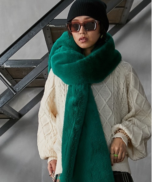 GEVS.（ジェイヴィス）の「＜大きいサイズ＞ フェイクファーカラーマフラー GEVS.（マフラー・レディース・パープル/グリーン/ブルー・FREE）」の19枚目の写真