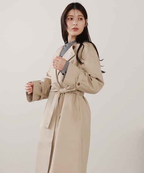 Filomo（フィローモ）の「[Filomo]ノーカラーロングコート 弱はっ水加工（トレンチコート・レディース・ベージュ/キャメル/ネイビー/ブラック・M/L）」の7枚目の写真