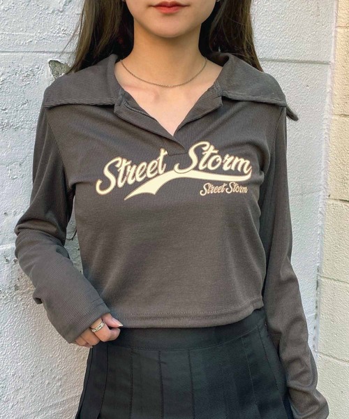 NANEA(ナネア)の「クロップド丈襟付きロゴプリントトップス(Tシャツ/カットソー・レディース・ホワイト/チャコールグレー/ブラウン/ブラック・フリー)」の22枚目の写真