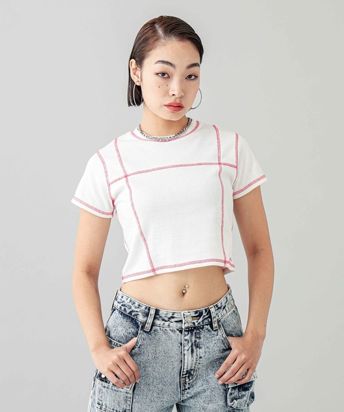X-girl(エックスガール)の「CONTRAST STITCH BABY TEE(Tシャツ/カットソー・レディース・ブラック/ホワイト/ライトブルー・S/M)」の1枚目の写真