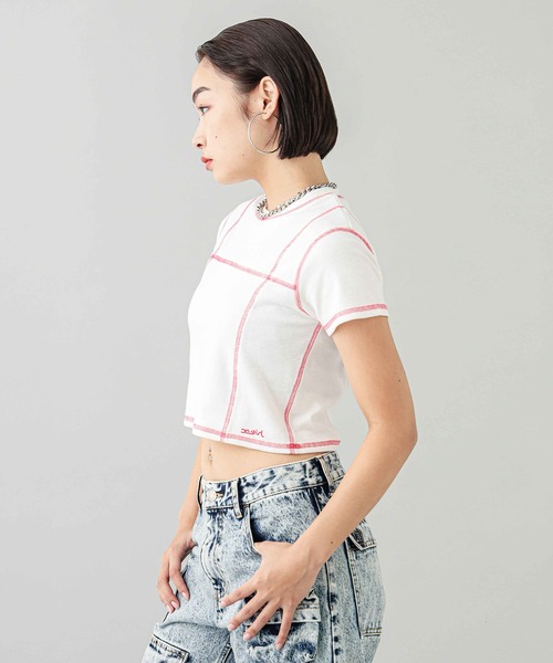 X-girl(エックスガール)の「CONTRAST STITCH BABY TEE(Tシャツ/カットソー・レディース・ブラック/ホワイト/ライトブルー・S/M)」の10枚目の写真