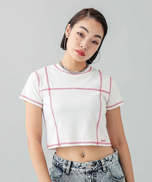 X-girl(エックスガール)の「CONTRAST STITCH BABY TEE(Tシャツ/カットソー・レディース・ブラック/ホワイト/ライトブルー・S/M)」の11枚目の写真