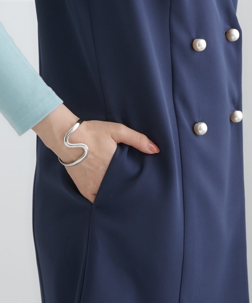 nissen（ニッセン）の「パール調ボタンジレ（ベスト・レディース・ベージュ/ネイビー・LL/L/M/S）」の9枚目の写真