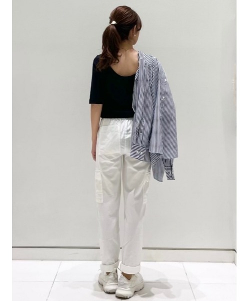 GAP（ギャップ）の「モダンスクープネックTシャツ（Tシャツ/カットソー・レディース・ブラック/ホワイト・S/M/L/XXS/XS/XL）」の4枚目の写真