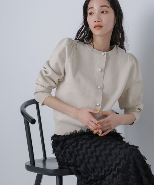 NANO universe(ナノユニバース)の「【追加生産】ライトスポンディッシュパールボタンカーディガン(カーディガン/ボレロ・レディース・ブラック/ホワイト/ダークネイビー/ベージュ/その他1・FREE)」の4枚目の写真