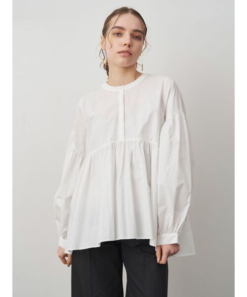 ELENDEEK（エレンディーク）の「ノーカラーフレアブラウス（シャツ/ブラウス・レディース・オフホワイト/ブラック/イエロー・FREE）」の4枚目の写真