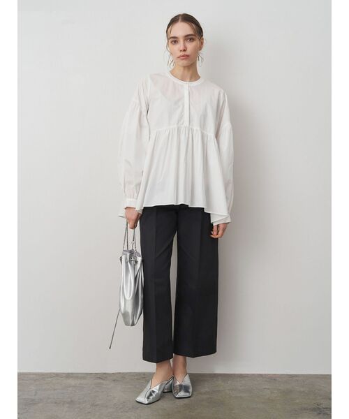 ELENDEEK（エレンディーク）の「ノーカラーフレアブラウス（シャツ/ブラウス・レディース・オフホワイト/ブラック/イエロー・FREE）」の17枚目の写真