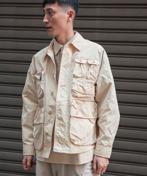 niko and...（ニコアンド）の「[UNSTUDIED]アシメトリーファティーグジャケット（ナイロンジャケット・メンズ・グレー/ピンク・LARGE/MEDIUM）」の5枚目の写真