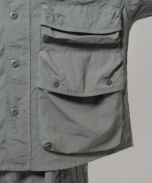 niko and...（ニコアンド）の「[UNSTUDIED]アシメトリーファティーグジャケット（ナイロンジャケット・メンズ・グレー/ピンク・LARGE/MEDIUM）」の12枚目の写真