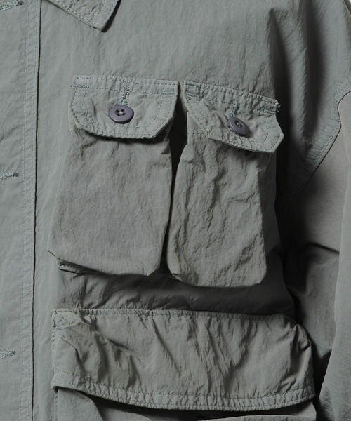 niko and...（ニコアンド）の「[UNSTUDIED]アシメトリーファティーグジャケット（ナイロンジャケット・メンズ・グレー/ピンク・LARGE/MEDIUM）」の7枚目の写真