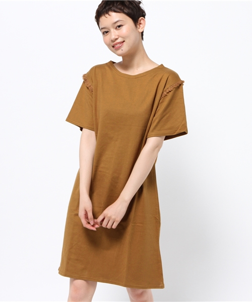one after another NICE CLAUP(ワンアフターアナザーナイスクラップ)の「【ナイスクラップ】フリンジワンピース(Tシャツ/カットソー・レディース・アイボリー/キャメル/カーキ/スミクロ・FREE)」の4枚目の写真