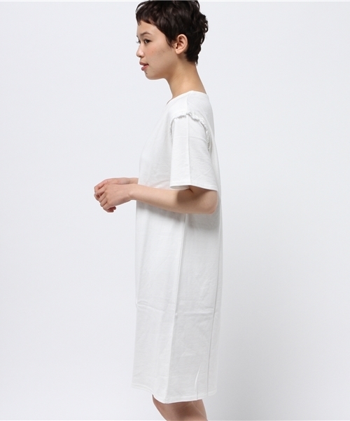 one after another NICE CLAUP(ワンアフターアナザーナイスクラップ)の「【ナイスクラップ】フリンジワンピース(Tシャツ/カットソー・レディース・アイボリー/キャメル/カーキ/スミクロ・FREE)」の6枚目の写真