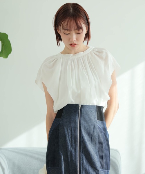 LADYMADE（レディメイド）の「2WAYシアーギャザーブラウス（シャツ/ブラウス・レディース・モカ/ホワイト/ブラック・FREE）」の4枚目の写真