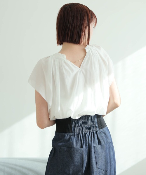 LADYMADE（レディメイド）の「2WAYシアーギャザーブラウス（シャツ/ブラウス・レディース・モカ/ホワイト/ブラック・FREE）」の7枚目の写真