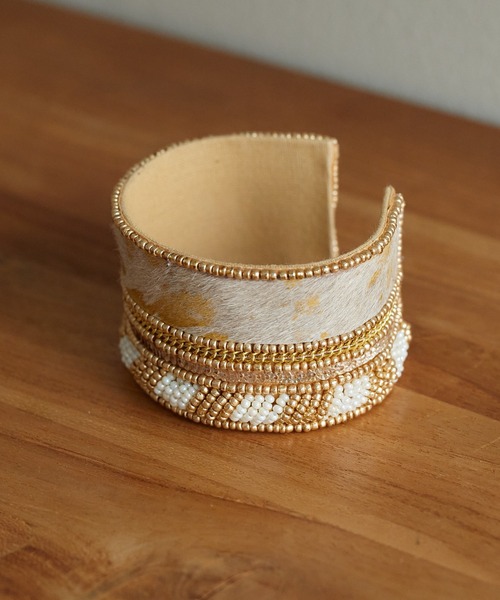 CIAOPANIC TYPY（チャオパニックティピー）の「【aguni】ハラコビーズバングル（ブレスレット・レディース・ベージュ・ONE SIZE）」の4枚目の写真