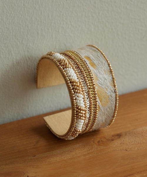 CIAOPANIC TYPY（チャオパニックティピー）の「【aguni】ハラコビーズバングル（ブレスレット・レディース・ベージュ・ONE SIZE）」の5枚目の写真