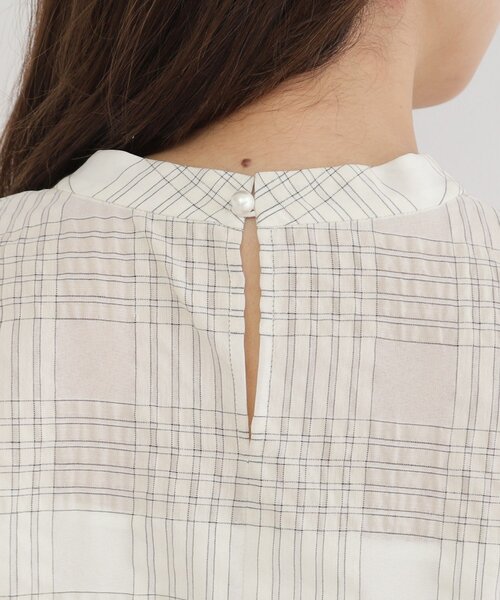 index(インデックス)の「◆シアーサッカーチェック フレアスリーブブラウス【洗濯機洗い可/イージーケア】(シャツ/ブラウス・レディース・ネイビー系1/アイボリー系1/サックスブルー系1・42/40/38/36)」の20枚目の写真