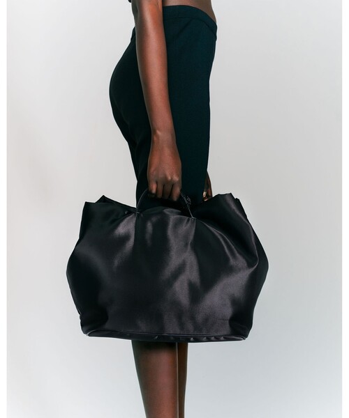 AEWEN MATOPH（イウエン マトフ）の「＜AEWEN MATOPH＞CURVY バッグ（トートバッグ・レディース・ブラック・FREE）」の2枚目の写真