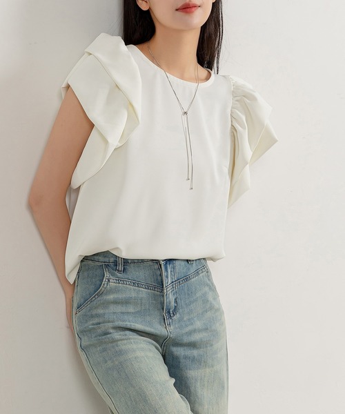 DAY CLOSET（デイ クローゼット）の「レディース Wボリュームフリルスリーブブラウス（シャツ/ブラウス・レディース・ブラック/ホワイト/ダークブラウン・FREE）」の6枚目の写真