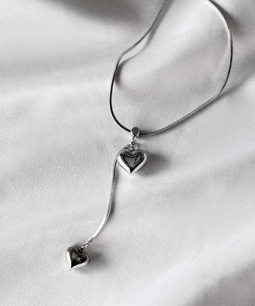 me+em select(ミームセレクト)の「Y字ハート2連ネックレス / YFORM 2HEART NECKLACE(ネックレス・レディース・シルバー・FREE)」の2枚目の写真