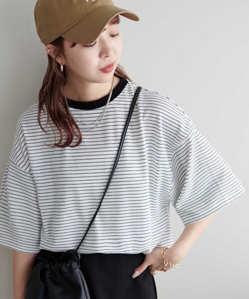 DISCOAT(ディスコート)の「【24色展開】ワッフル半袖Tシャツ《WEB限定》(Tシャツ/カットソー・レディース・ホワイト系その他/レッド/ピンクベージュ/アイボリー/ダークブルー/オレンジ/ネイビー/ブラック/ホワイト系その他2/ブラック系その他/ブルー/ホワイト/ブラック系その他2/グレイッシュベージュ/チャコールグレー/ブラウン/グレー/ピンク系その他/ライトベージュ/ピンク系その他2/ベージュ系その他/ブルー系その他/カーキ/ミント/キャメル/グレー系その他・MEDIUM)」の4枚目の写真
