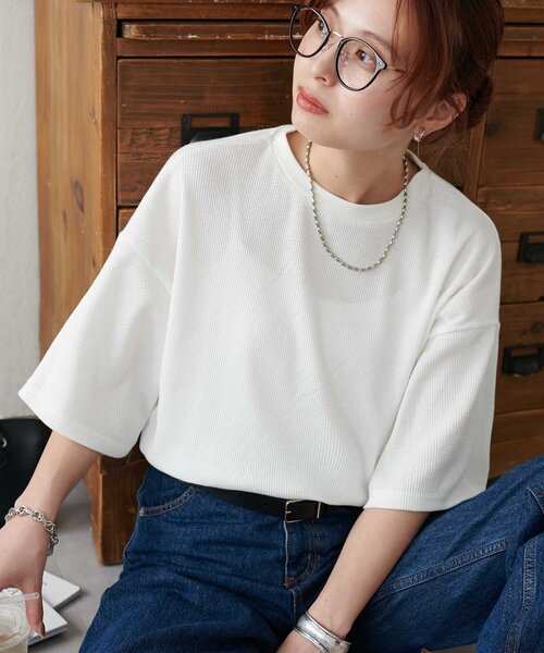 DISCOAT(ディスコート)の「【24色展開】ワッフル半袖Tシャツ《WEB限定》(Tシャツ/カットソー・レディース・ホワイト系その他/レッド/ピンクベージュ/アイボリー/ダークブルー/オレンジ/ネイビー/ブラック/ホワイト系その他2/ブラック系その他/ブルー/ホワイト/ブラック系その他2/グレイッシュベージュ/チャコールグレー/ブラウン/グレー/ピンク系その他/ライトベージュ/ピンク系その他2/ベージュ系その他/ブルー系その他/カーキ/ミント/キャメル/グレー系その他・MEDIUM)」の2枚目の写真