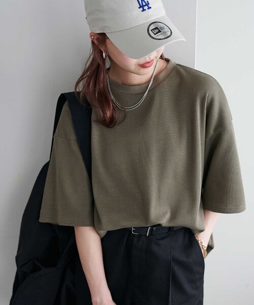 DISCOAT(ディスコート)の「【24色展開】ワッフル半袖Tシャツ《WEB限定》(Tシャツ/カットソー・レディース・ホワイト系その他/レッド/ピンクベージュ/アイボリー/ダークブルー/オレンジ/ネイビー/ブラック/ホワイト系その他2/ブラック系その他/ブルー/ホワイト/ブラック系その他2/グレイッシュベージュ/チャコールグレー/ブラウン/グレー/ピンク系その他/ライトベージュ/ピンク系その他2/ベージュ系その他/ブルー系その他/カーキ/ミント/キャメル/グレー系その他・MEDIUM)」の15枚目の写真