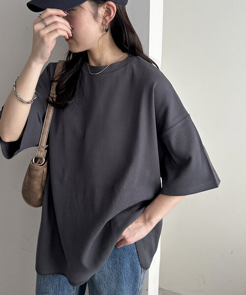 DISCOAT(ディスコート)の「【24色展開】ワッフル半袖Tシャツ《WEB限定》(Tシャツ/カットソー・レディース・ホワイト系その他/レッド/ピンクベージュ/アイボリー/ダークブルー/オレンジ/ネイビー/ブラック/ホワイト系その他2/ブラック系その他/ブルー/ホワイト/ブラック系その他2/グレイッシュベージュ/チャコールグレー/ブラウン/グレー/ピンク系その他/ライトベージュ/ピンク系その他2/ベージュ系その他/ブルー系その他/カーキ/ミント/キャメル/グレー系その他・MEDIUM)」の9枚目の写真