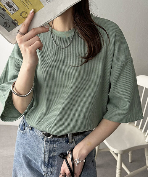 DISCOAT(ディスコート)の「【24色展開】ワッフル半袖Tシャツ《WEB限定》(Tシャツ/カットソー・レディース・ホワイト系その他/レッド/ピンクベージュ/アイボリー/ダークブルー/オレンジ/ネイビー/ブラック/ホワイト系その他2/ブラック系その他/ブルー/ホワイト/ブラック系その他2/グレイッシュベージュ/チャコールグレー/ブラウン/グレー/ピンク系その他/ライトベージュ/ピンク系その他2/ベージュ系その他/ブルー系その他/カーキ/ミント/キャメル/グレー系その他・MEDIUM)」の17枚目の写真