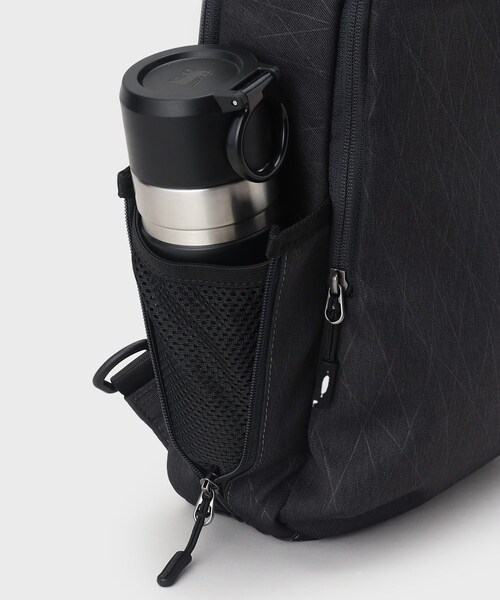 TAKEO KIKUCHI（タケオキクチ）の「◆【軽量】シャドーライン ボディバック（ボディバッグ/ウエストポーチ・メンズ・チャコールグレー/ブラック/ネイビー・00）」の22枚目の写真