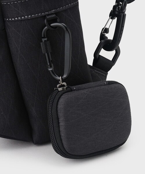 TAKEO KIKUCHI（タケオキクチ）の「◆【軽量】シャドーライン ボディバック（ボディバッグ/ウエストポーチ・メンズ・チャコールグレー/ブラック/ネイビー・00）」の21枚目の写真
