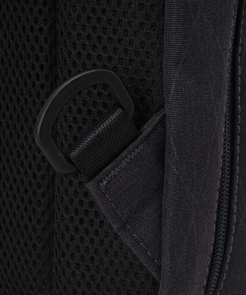 TAKEO KIKUCHI（タケオキクチ）の「◆【軽量】シャドーライン ボディバック（ボディバッグ/ウエストポーチ・メンズ・チャコールグレー/ブラック/ネイビー・00）」の17枚目の写真