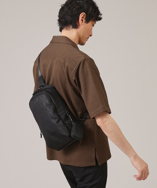 TAKEO KIKUCHI（タケオキクチ）の「◆【軽量】シャドーライン ボディバック（ボディバッグ/ウエストポーチ・メンズ・チャコールグレー/ブラック/ネイビー・00）」の9枚目の写真