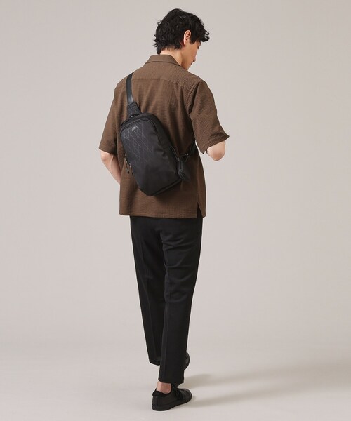 TAKEO KIKUCHI（タケオキクチ）の「◆【軽量】シャドーライン ボディバック（ボディバッグ/ウエストポーチ・メンズ・チャコールグレー/ブラック/ネイビー・00）」の8枚目の写真